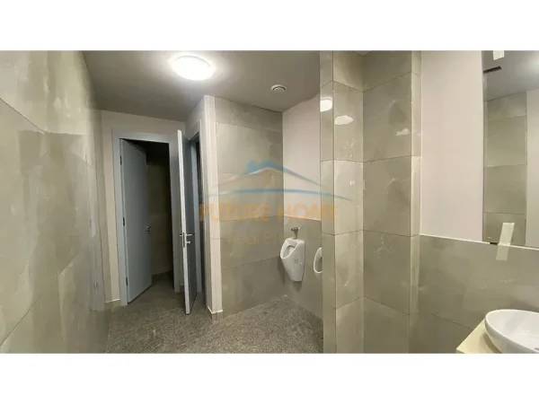 Tirane, jepet me qera zyre Kati 3, 972 m² 17.000 € (KOMPLEKSI DELIJORGJI)