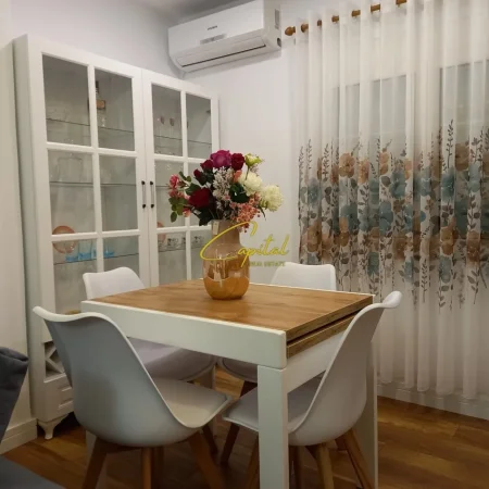 Tirane, jepet me qera apartament 1+1 Kati 4, 70 m² 750 € (SHESHI WILLSON)