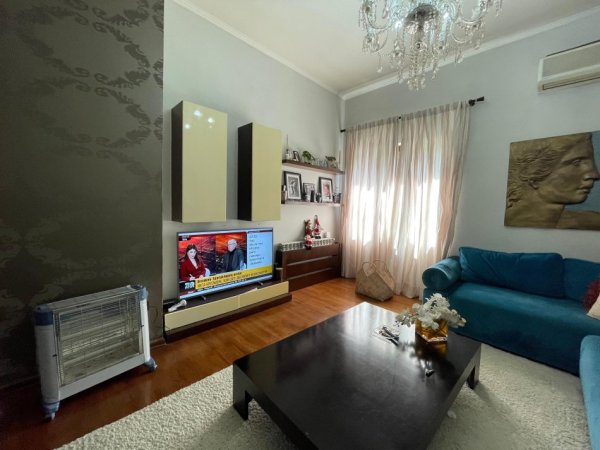 Tirane, shitet apartament 2+1 Kati 4, 350.000 € 