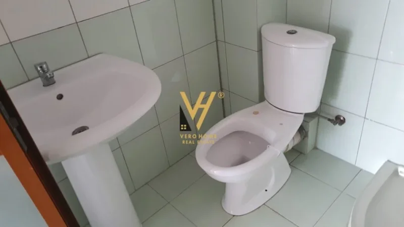 Tirane, jepet me qera apartament 2+1+Ballkon Kati 8, 120 m² 350 € (YZBERISHT)