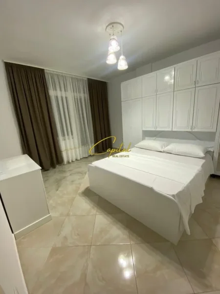 Tirane, jepet me qera apartament 1+1 Kati 3, 65 m² 400 € (LAPRAKE)