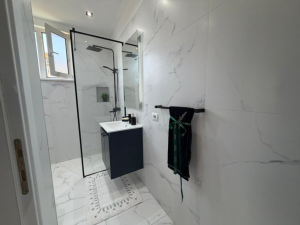 Tirane, shitet apartament 1+1 Kati 6, 77 m² 