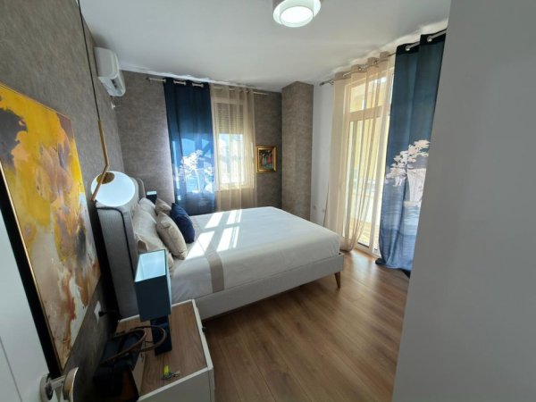 Tirane, shitet apartament 1+1 Kati 6, 77 m² 