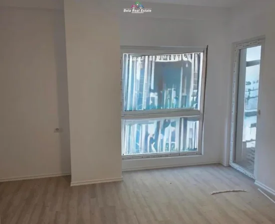 Tirane, jepet me qera zyre Kati 3, 100 m² 1.000 € (prane Tirana Ring Centre)