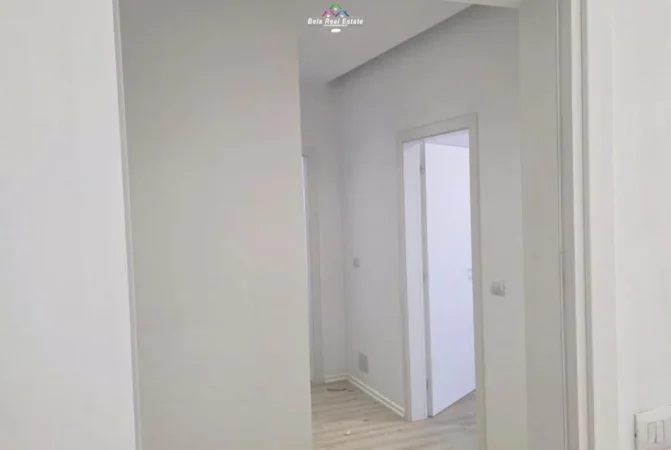 Tirane, jepet me qera zyre Kati 3, 100 m² 1.000 € (prane Tirana Ring Centre)