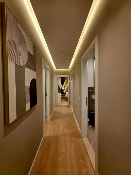 Tirane, jepet me qera apartament 3+1+Ballkon Kati 5, 130 m² 1.800 € (KOMUNA E PARISIT, KOMPLEKSI OLIMPIK)