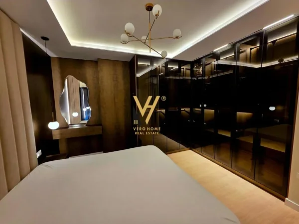 Tirane, jepet me qera apartament 3+1+Ballkon Kati 5, 130 m² 1.800 € (KOMUNA E PARISIT, KOMPLEKSI OLIMPIK)