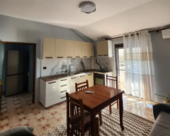 Tirane, jepet me qera apartament 2+1+Aneks+Ballkon Kati 4, 450 € (laprake)