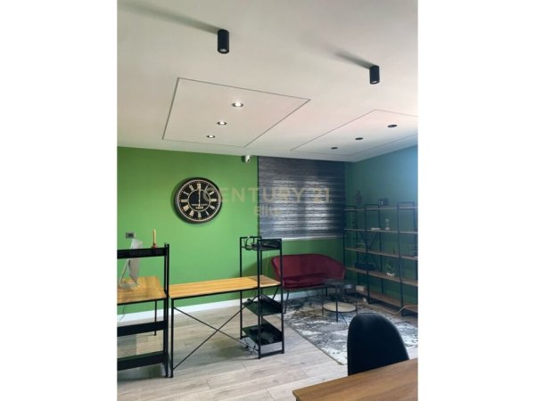 Tirane, jepet me qera zyre Kati 9, 190 m² 1.500 € (Xhamllik)