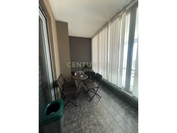 Tirane, jepet me qera zyre Kati 9, 190 m² 1.500 € (Xhamllik)
