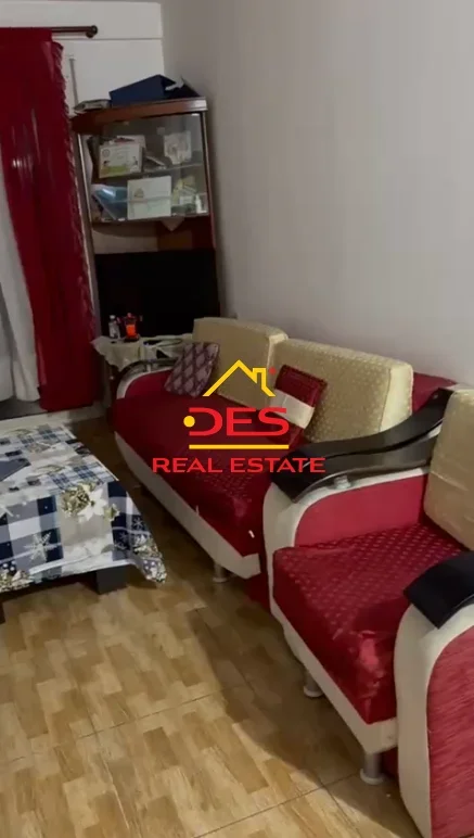 Vlore, jepet me qera apartament 1+1+Ballkon Kati 5, 67 m² 300 € (Rruga Sadik Zotaj)