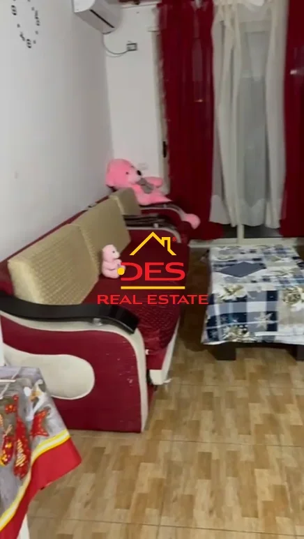 Vlore, jepet me qera apartament 1+1+Ballkon Kati 5, 67 m² 300 € (Rruga Sadik Zotaj)