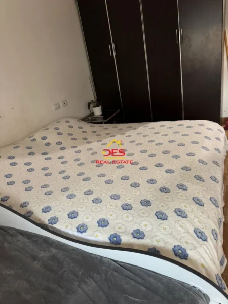 Vlore, jepet me qera apartament 1+1+Ballkon Kati 5, 67 m² 300 € (Rruga Sadik Zotaj)