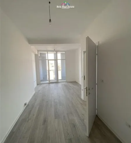Tirane, jepet me qera zyre Kati 6, 70 m² 700 € (tek Kompleksi Kika 2)