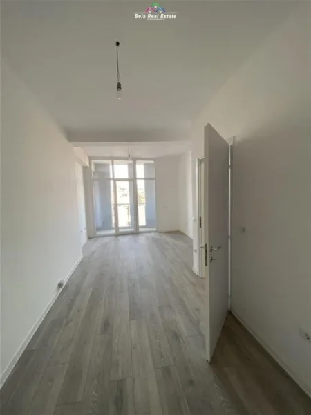 Tirane, jepet me qera zyre Kati 6, 70 m² 700 € (tek Kompleksi Kika 2)