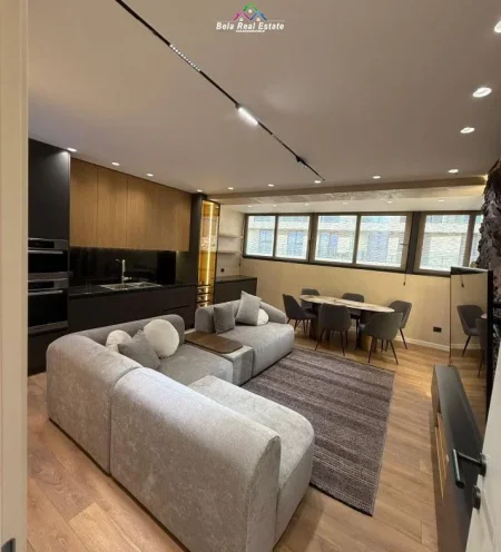 Tirane, jepet me qera apartament 2+1+Ballkon Kati 8, 125 m² 1.500 € (prane Hotel Colosseo)