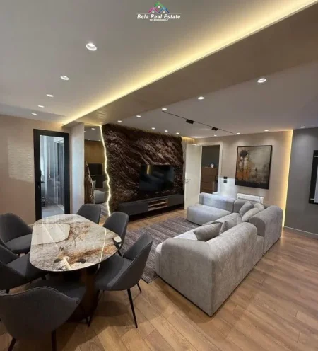 Tirane, jepet me qera apartament 2+1+Ballkon Kati 8, 125 m² 1.500 € (prane Hotel Colosseo)