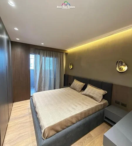 Tirane, jepet me qera apartament 2+1+Ballkon Kati 8, 125 m² 1.500 € (prane Hotel Colosseo)