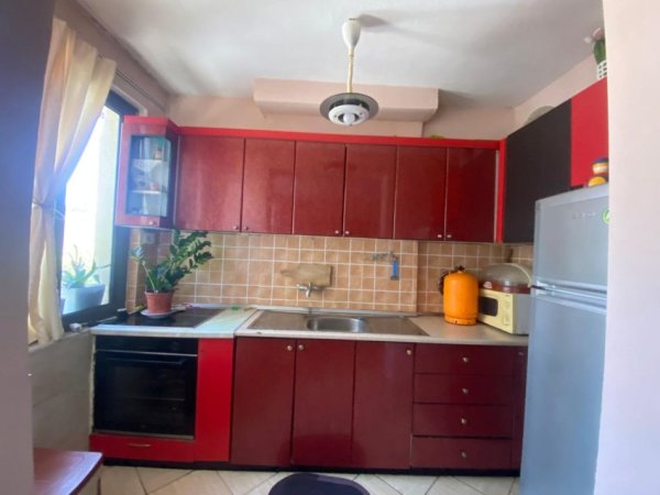 Tirane, shitet apartament 1+1+Ballkon Kati 4, 47 m² 75.000 € (afer Shkolles “Bajram Curri”)