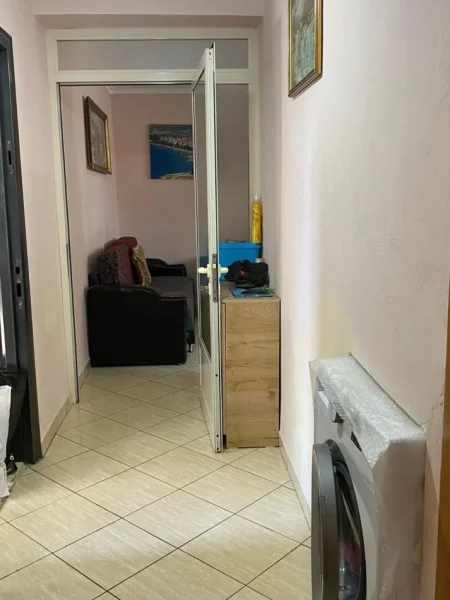 Tirane, shitet apartament 1+1+Ballkon Kati 4, 47 m² 75.000 € (afer Shkolles “Bajram Curri”)