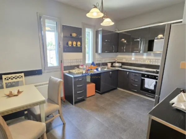 Tirane, jepet me qera Dublex Kati 2, 140 m² 1.000 € 