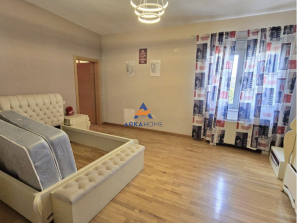 Tirane, jepet me qera Dublex Kati 2, 140 m² 1.000 € 