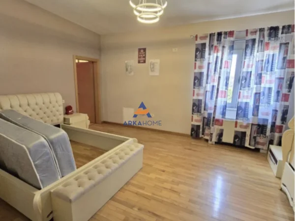Tirane, jepet me qera Dublex Kati 2, 140 m² 1.000 € 