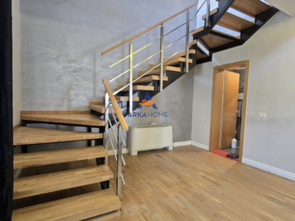 Tirane, jepet me qera Dublex Kati 2, 140 m² 1.000 € 