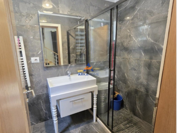 Tirane, jepet me qera Dublex Kati 2, 140 m² 1.000 € 