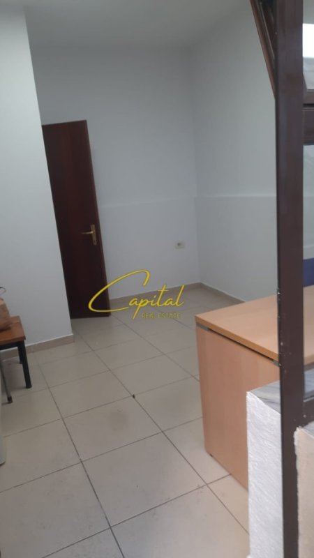 Tirane, jepet me qera dyqan Kati 0, 12 m² 250 € (RRUGA FORTUZI)