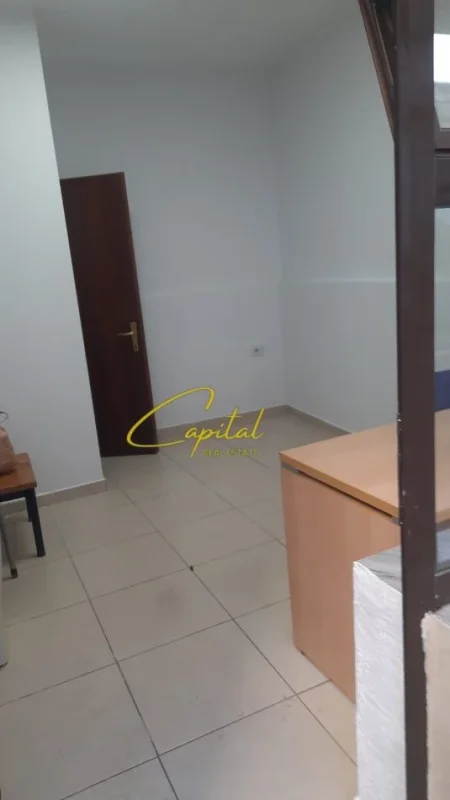 Tirane, jepet me qera dyqan Kati 0, 12 m² 250 € (RRUGA FORTUZI)