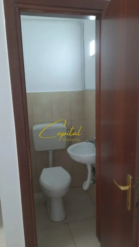Tirane, jepet me qera dyqan Kati 0, 12 m² 250 € (RRUGA FORTUZI)