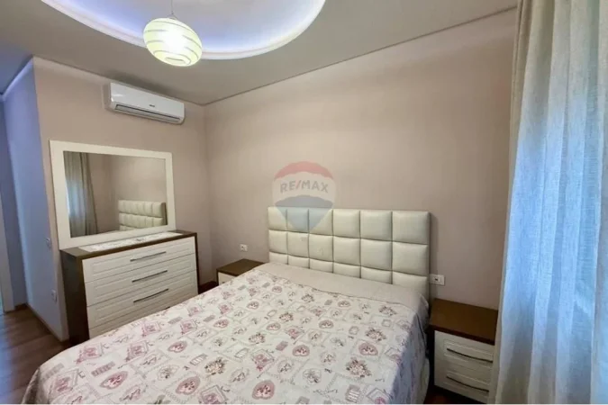 Tirane, jepet me qera apartament 1+1 Kati 4, 75 m² 60.000 € (Rruga Thanas Ziko)