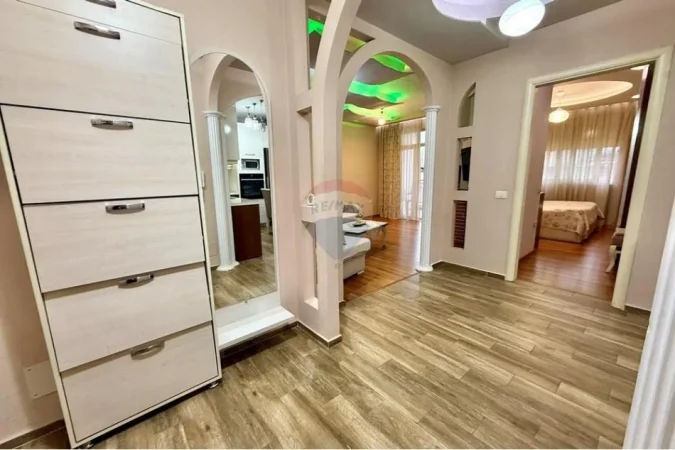 Tirane, jepet me qera apartament 1+1 Kati 4, 75 m² 60.000 € (Rruga Thanas Ziko)