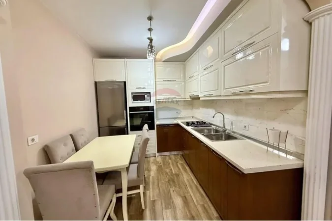 Tirane, jepet me qera apartament 1+1 Kati 4, 75 m² 60.000 € (Rruga Thanas Ziko)