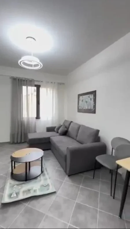 Tirane, jepet me qera apartament 2+1 Kati 1, 700 € 