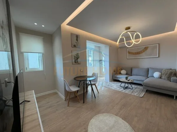 Tirane, shes apartament 2+1+Ballkon Kati 4, 90 m² 235.000 € (RRUGA E BARRIKADAVE)