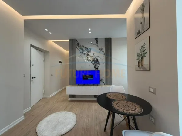 Tirane, shes apartament 2+1+Ballkon Kati 4, 90 m² 235.000 € (RRUGA E BARRIKADAVE)