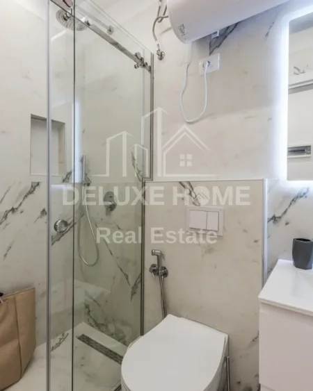 Tirane, jepet me qera 1+1 Kati 2, 64 m² 700 € 