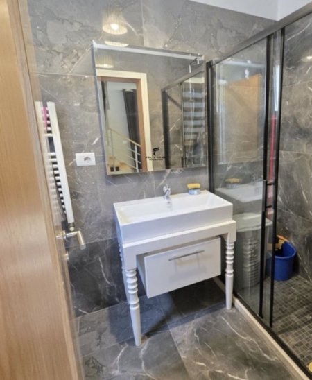 Tirane, jepet me qera apartament Dublex , 100 m² 1.000 € (DON BOSKO)