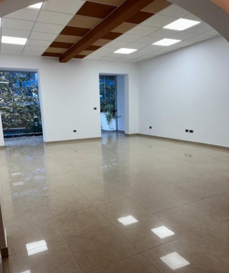 Tirane, jepet me qera zyre Kati 2, 100 m² 1.000 € (BLLOK)