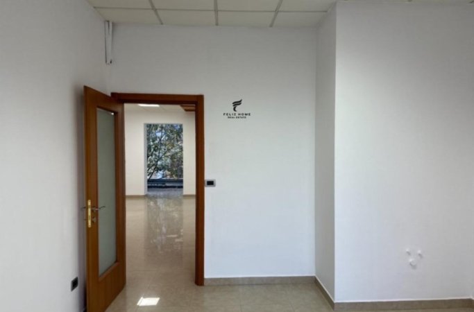 Tirane, jepet me qera zyre Kati 2, 100 m² 1.000 € (BLLOK)