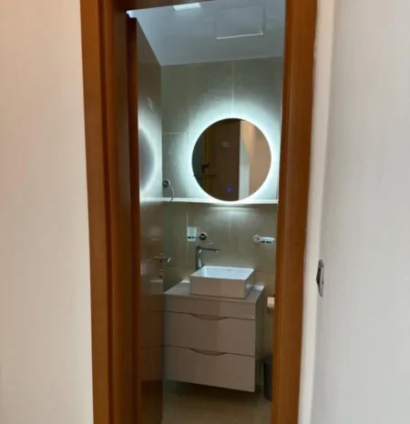 Tirane, jepet me qera zyre Kati 2, 100 m² 1.000 € (BLLOK)