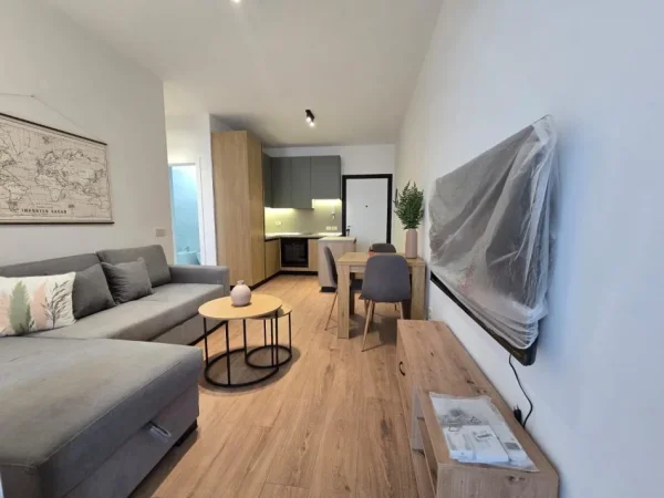 Tirane, jepet me qera apartament 1+1 , 75 m² 850 € (Mine Peza)