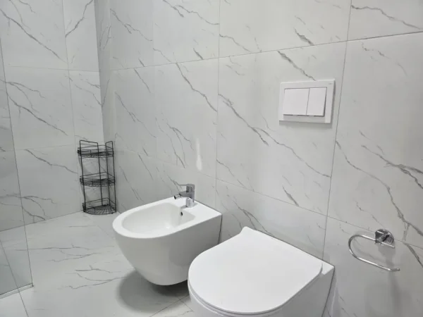 Tirane, jepet me qera apartament 1+1 , 75 m² 850 € (Mine Peza)