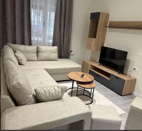 Tirane, jepet me qera apartament 2+1 Kati 1, 80 m² 850 € (BLLOKU)
