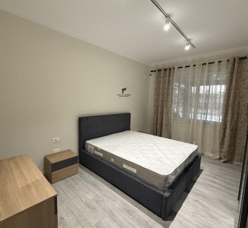Tirane, jepet me qera apartament 2+1 Kati 1, 80 m² 850 € (BLLOKU)