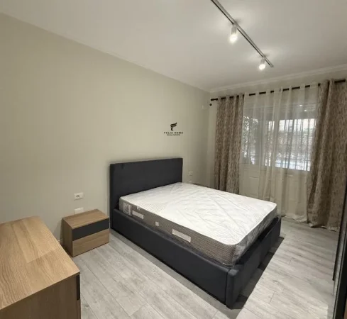 Tirane, jepet me qera apartament 2+1 Kati 1, 80 m² 850 € (BLLOKU)