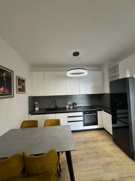 Tirane, shitet apartament 1+1 Kati 1, 74 m² 81.000 € (Prane 2 Luaneve ne Fresk.)