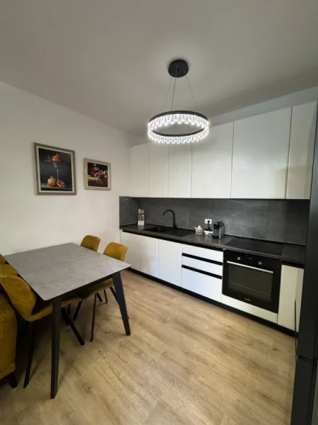 Tirane, shitet apartament 1+1 Kati 1, 74 m² 81.000 € (Prane 2 Luaneve ne Fresk.)